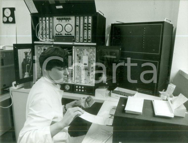 1981 BONN (DE) I nuovi macchinari per l'analisi del sangue *Fotografia
