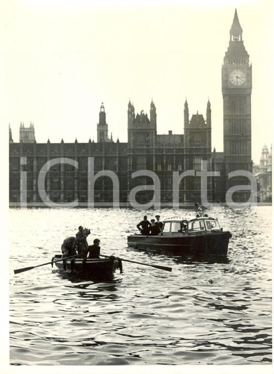 1953 LONDON Connie TILTON nuota nel TAMIGI durante una gara *Fotografia