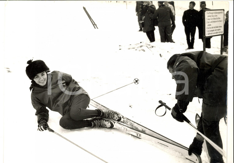 1964 INNSBRUCK IX Olimpiadi Invernali Regina Farah PAHLAVI caduta dagli sci