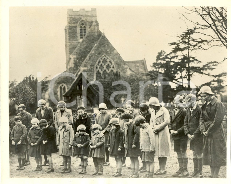 1936 SANDRINGHAM (UK) Bambini e insegnanti in preghiera per morte di Re GEORGE V