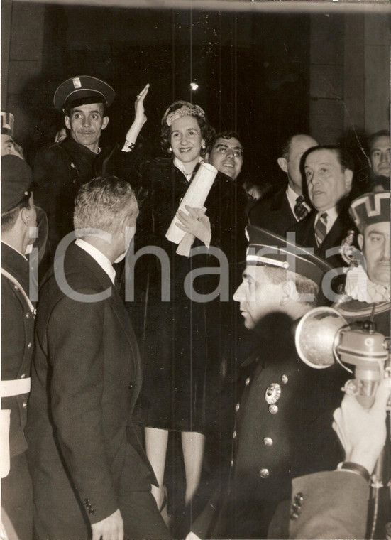 1960 MADRID Fabiola MORA Y ARAGON con pergamena 'figlia prediletta della città'