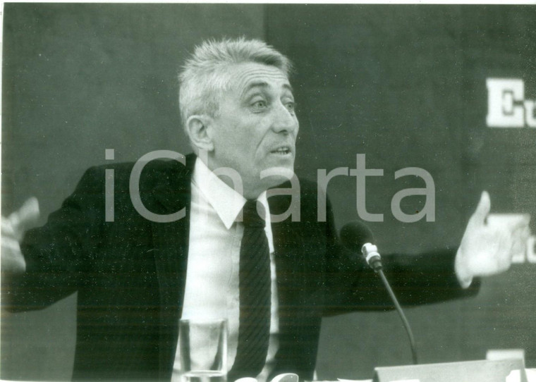 1982 PARIS Ministro Bernard PONS ai microfoni di EUROPE I *Fotografia