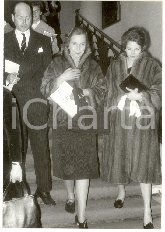 1960 ca Maria José di SAVOIA e la figlia Maria Pia a una serata di gala *Foto