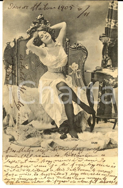 1905 ROMANIA EROTICA VINTAGE Giovane donna con calze a vista *Cartolina FP VG