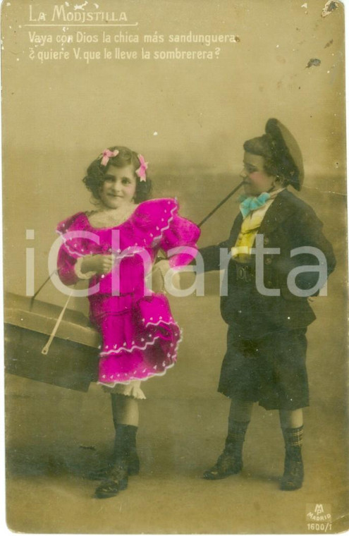 1920 ca MADRID La Modistilla e il suo accompagnatore *Cartolina COLORATA A MANO
