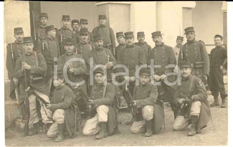 1915 WW1 FRANCIA Soldati del 25° reggimento fanteria posano con le baionette