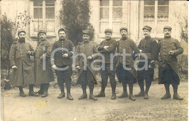 1915 ca WW1 FRANCIA Ufficiali del 357° reggimento fanteria in cortile *Foto FP