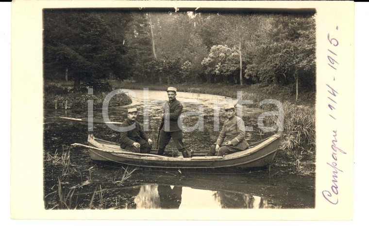 1915 WW1 FRANCE Ufficiali di fanteria in canoa in un parco *Fotografia FP