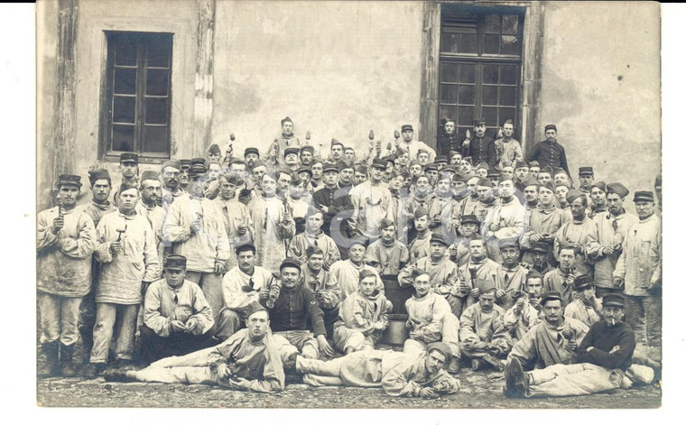 1910 ca FRANCE Soldati di fanteria pronti per il rancio *Fotografia FP
