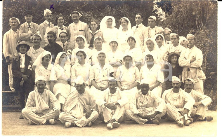 1917 MAROCCO (?) Medico Gaston CHAPPAZ con infermiere CROCE ROSSA e feriti