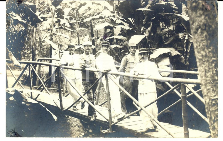 1911 ECOLE MILITAIRE SAINT-CYR Officiers sur un petit pont *Photo carte postale