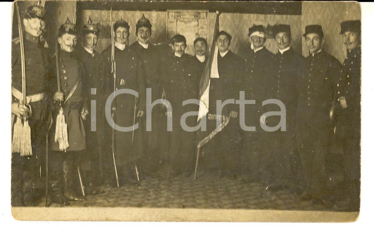 1915 ca WWI FRANCE Ufficiali di cavalleria con la bandiera *Foto GOLIARDICA