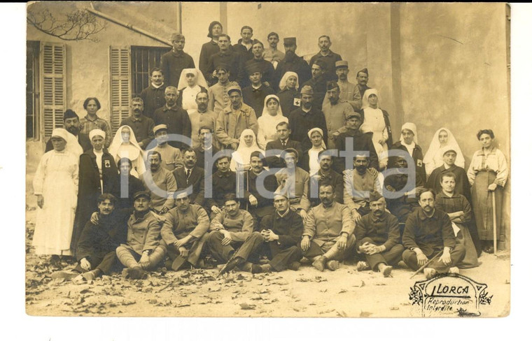 1915 ca WW1 FRANCIA Ospedale militare - Feriti posano con suore e infermiere 