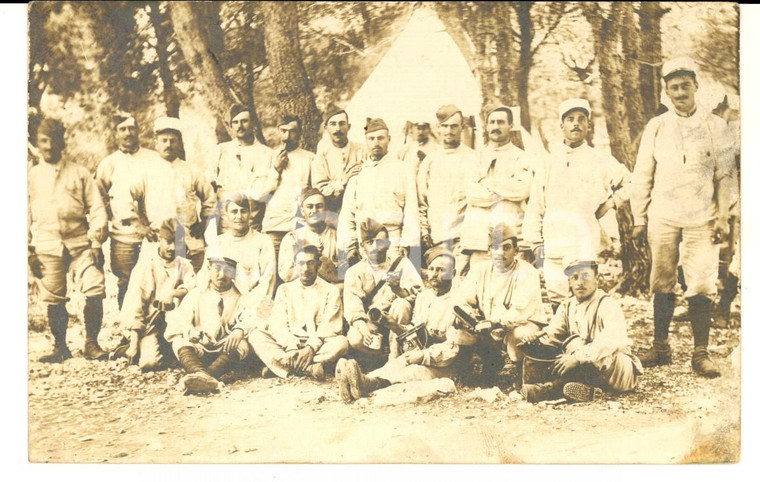 1915 WW1 FRANCE Soldati di fanteria con pentole e spazzole *Foto cartolina