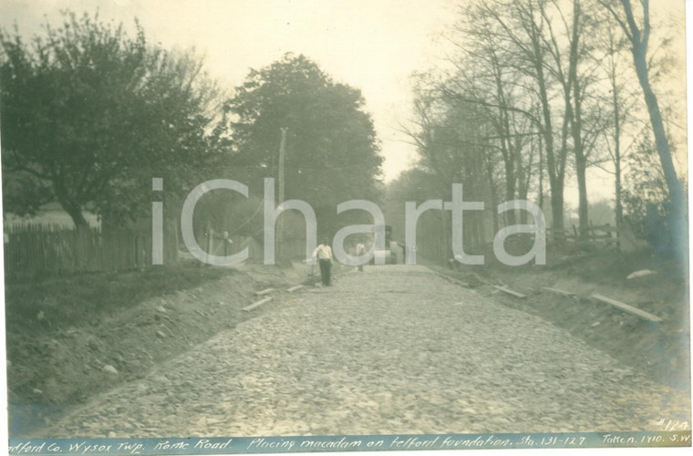 1910 WYSOX, PENNSYLVANIA (USA) Schiacciasassi posa asfalto sulla ROME ROAD *Foto