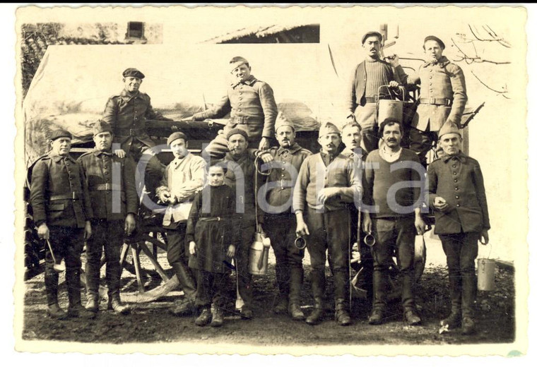 1915 ca WWI FRANCE Gruppo di militari posa con un carro *Foto cartolina