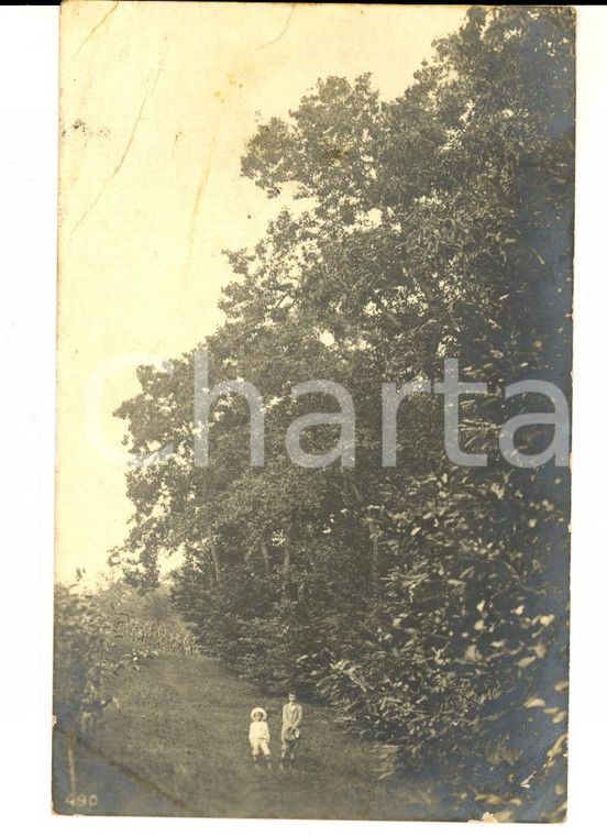 1914 COSTUMI Coppia di fratellini in un bosco *Cartolina postale FP VG