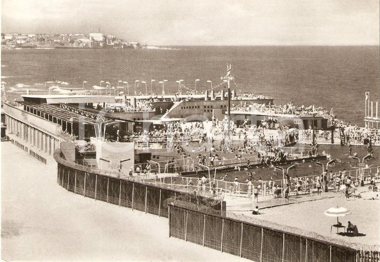 1975 ca TEL AVIV (ISRAELE) Piscina sulla spiaggia *Cartolina ANIMATA FG NV