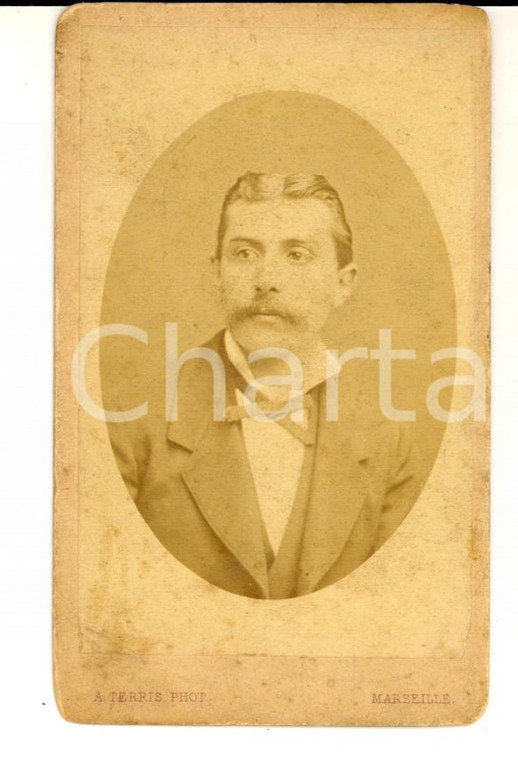 1880 ca MARSEILLE Ritratto maschile con cravattino *Fotografia A. TERRIS CDV