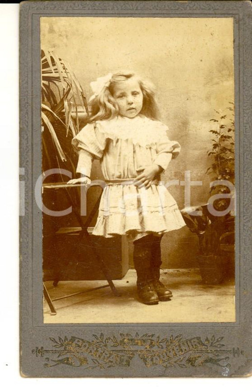 1890 ca AREA FRANCESE Ritratto di bambina tra le piante *Foto VINTAGE CDV
