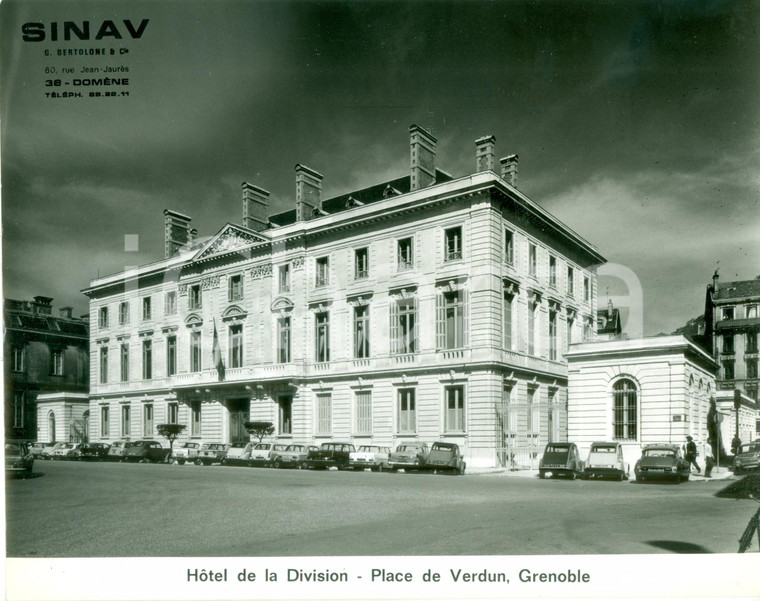 1975 ca GRENOBLE (F) Hotel de la Division in Place VERDUN *Fotografia seriale