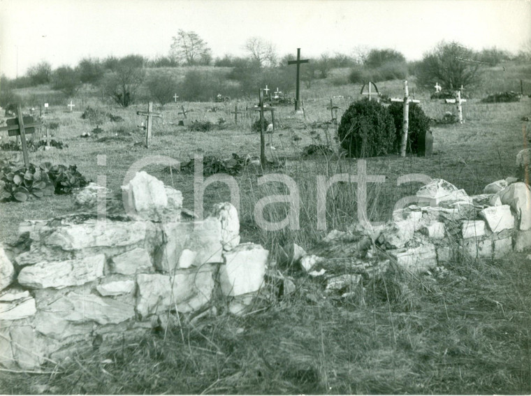 1960 ca PRAGA (REPUBBLICA CECA) Cimitero in campagna *Fotografia