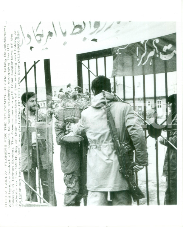 1979 TEHRAN (IRAN) Fiori per gli studenti all'Ambasciata Rivoluzionaria *Foto