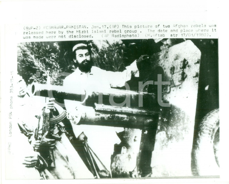 1980 PESHAWAR (PAKISTAN) Due ribelli islamici con cannone antiaereo *Fotografia