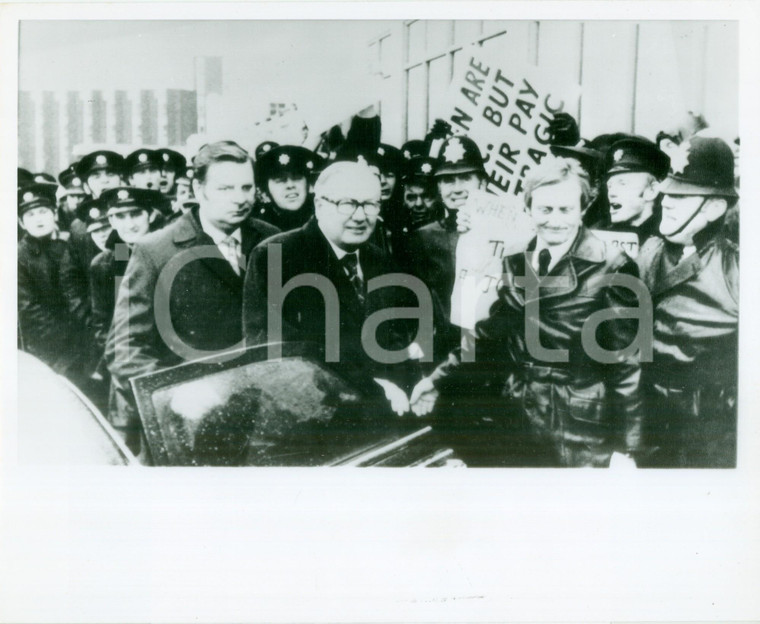 1977 NEW YORK Pompieri deridono James CALLAGHAN premier inglese *Fotografia