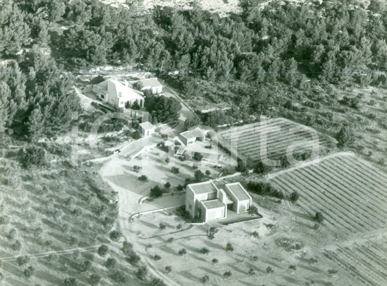 1950 ca FRANCE Veduta aerea della tenuta di Christian La Menace *Fotografia