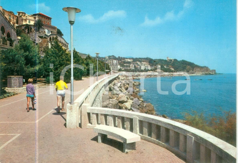 1966 CELLE LIGURE (SV) Passeggiata a mare *Cartolina ANIMATA VINTAGE FG VG