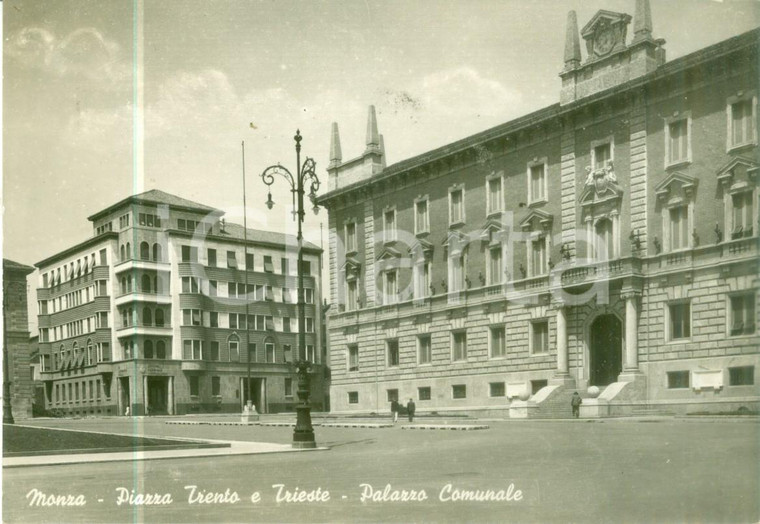 1942 MONZA Palazzo Comunale in Pizza TRENTO E TRIESTE *Cartolina FG NV