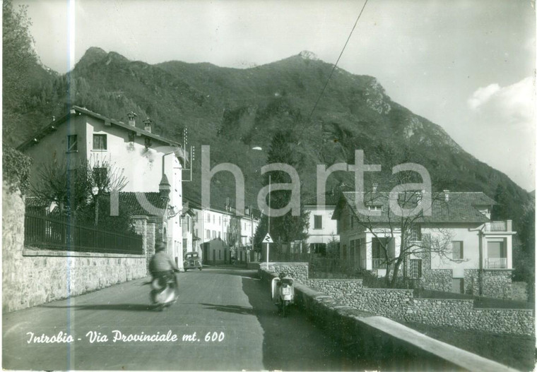 1936 INTROBIO (LC) vespa in corsa sulla Via Provinciale *Cartolina FG VG