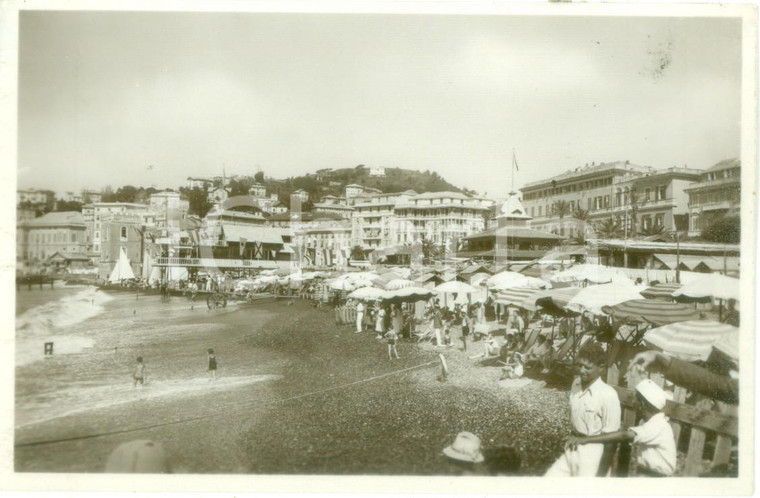 1940 ca GENOVA PEGLI Spiaggia affollata ai Bagni PUPPO Cartolina FP NV