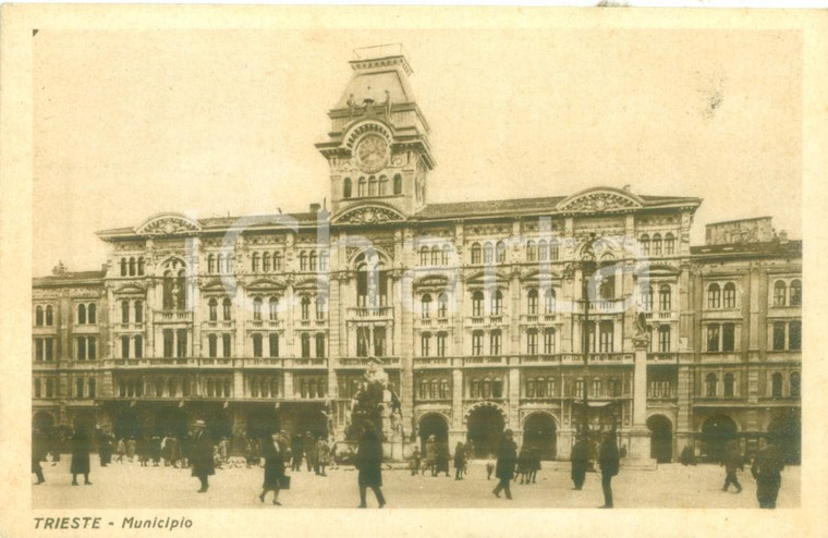 1936 TRIESTE La piazza del Municipio *Cartolina ANIMATA FP VG