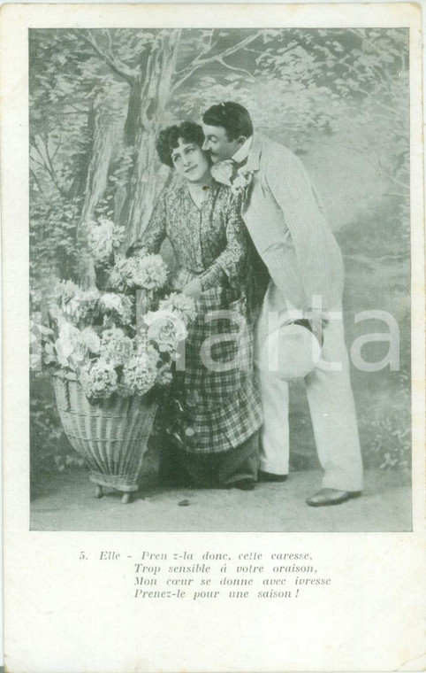 1930 ca INNAMORATI Coppia di amanti con gerla di fiori *Cartolina FP NV