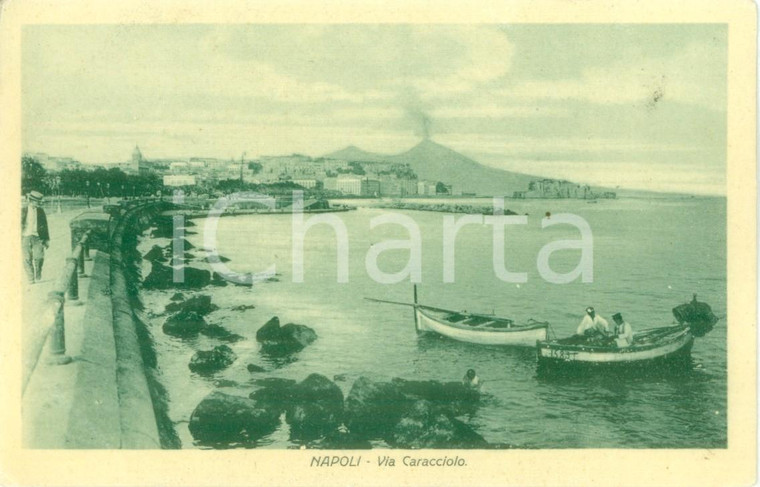 1935 ca NAPOLI Pescatori in barca lungo Via CARACCIOLO *Cartolina FP NV