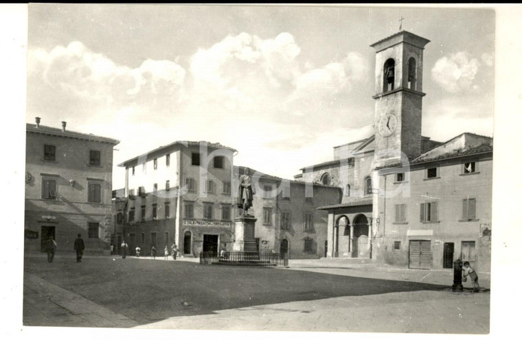 1960 ca VICCHIO (FI) Piazza GIOTTO con Sali e Tabacchi *Cartolina ANIMATA FG NV