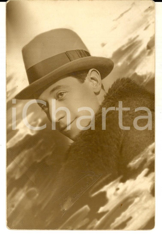 1920 NAPOLI Ritratto maschile con cappotto in pelliccia *Foto F.LLI JACOVINO
