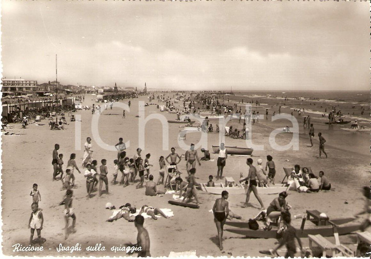 1960 ca RIMINI Svaghi sulla spiaggia *Cartolina animata FG NV