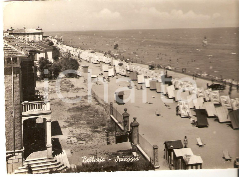 1954 BELLARIA IGEA MARINA (RN) Teli da sole in spiaggia *Cartolina FG VG