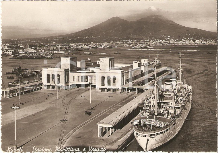 1955 ca NAPOLI Stazione marittima e VESUVIO *Cartolina FG NV