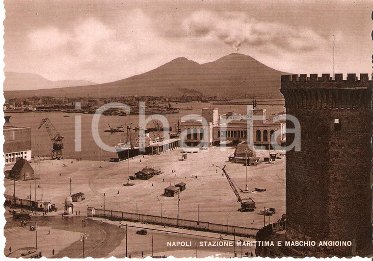 1960 ca NAPOLI Stazione marittima e MASCHIO ANGIOINO *Cartolina FG NV