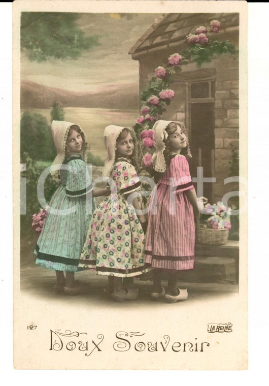 1910 ca BAMBINI Piccole olandesi con ceste di fiori *Cartolina LA REINE FP NV