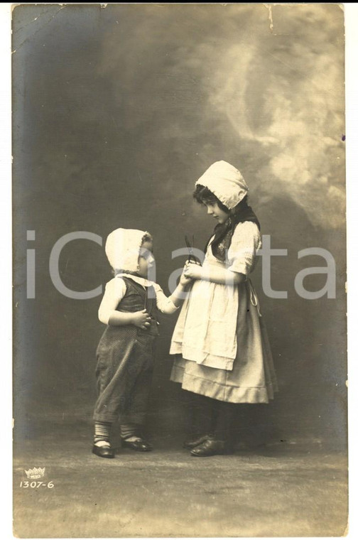 1915 BAMBINI La contesa delle forbici *Cartolina postale VINTAGE FP VG