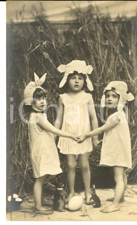 1905 ca PASQUA Bambine e coniglietti  con le uova *Cartolina VINTAGE CURIOSA FP