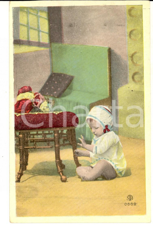 1918 COSTUMI Giochi di un bambino sul pavimento *Cartolina VINTAGE FP VG