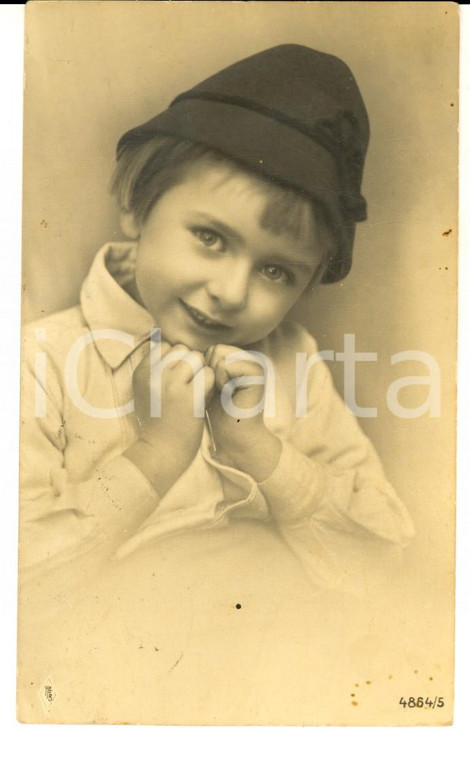 1922 COSTUMI Bambino con berretto scuro *Cartolina postale VINTAGE FP VG