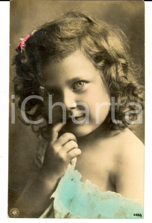 1910 ca COSTUMI Una bambina pensierosa *Cartolina postale VINTAGE FP VG