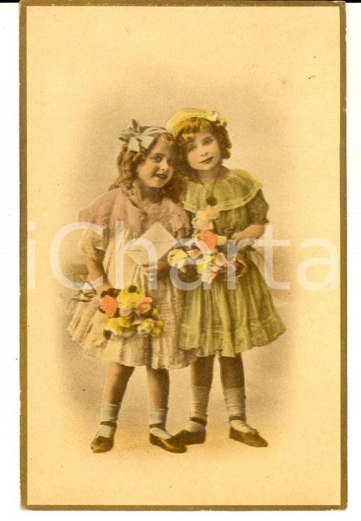 1918 COSTUMI Coppia di bambine con mazzolino di fiori *Cartolina VINTAGE FP VG